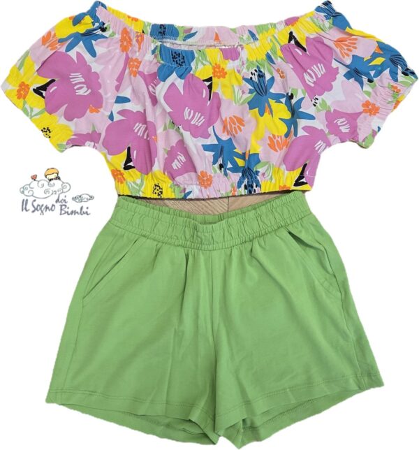 COMPLETO TOP FIORI/SHORT VERDE IDO